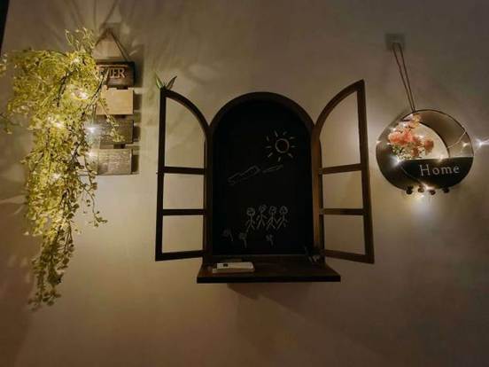 图片包含 室内, 房间, 镜子, 桌子 AI 生成的内容可能不正确。